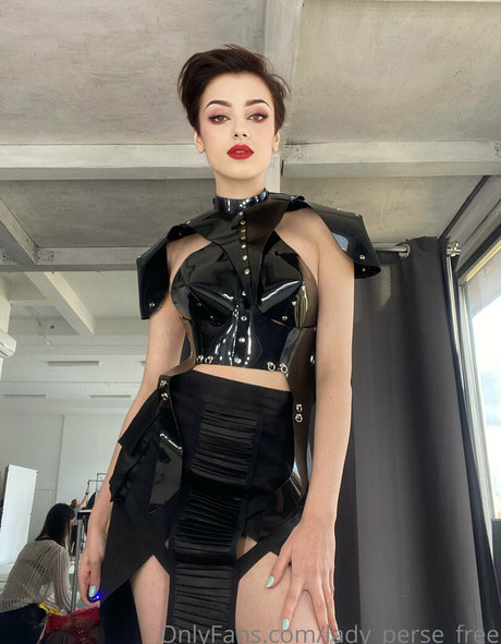 巨乳ブルネットオンリーファンズ 無料アダルト 写真