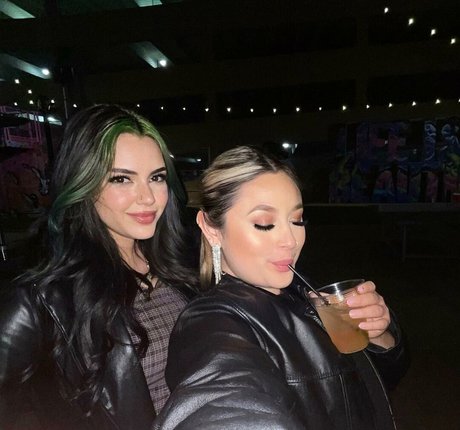 お金 オンリーファンズ ヌード ギャラリー