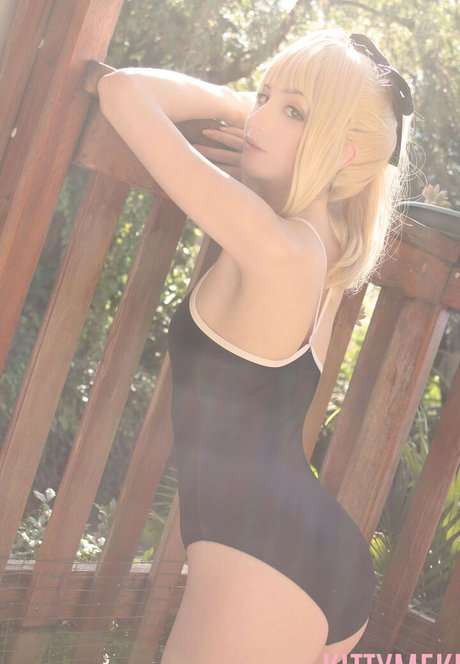 熟女クーガーオンリーファンズ アートヌード 写真