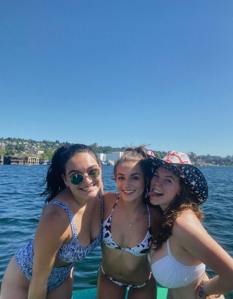 大きなお尻と巨乳のオンリーファンズ ポルノ 写真