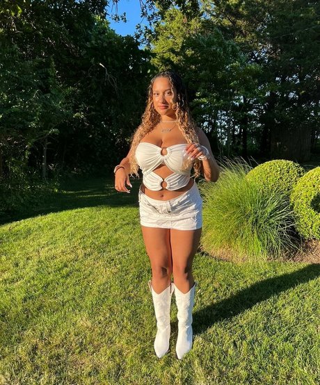 義母オンリーファンズ セクシーヌード 写真