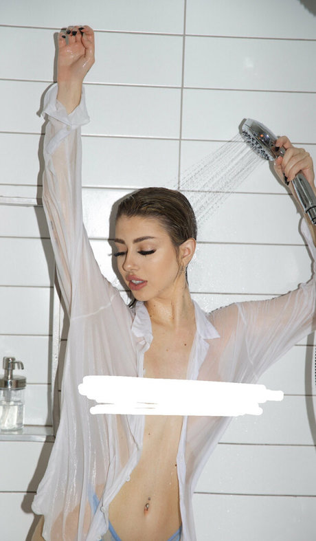 50歳以上のオンリーファンズ セクシーヌード 画像