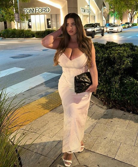 Vyeta Mustafina アートポルノスター ギャラリー