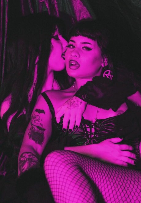 裸ヌードOnlyFans アダルト アーカイブ