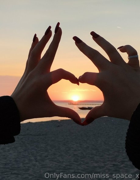 アンバー・オンリーファンズ 美しいヌード 写真