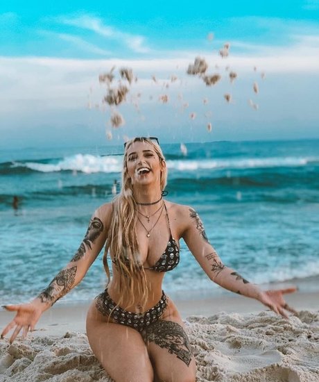 Victoria Macan アダルト女優 写真