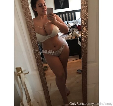 Yasmin Disney ポルノスター 写真