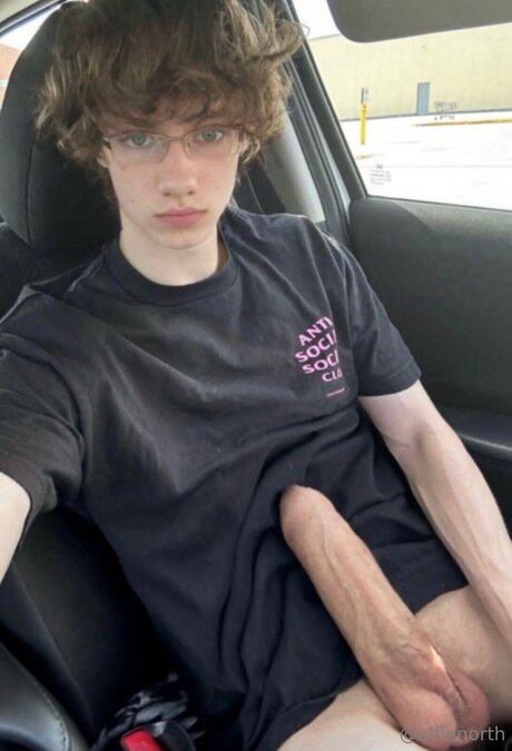 背が高くて巨乳のOnlyFans エロ 画像