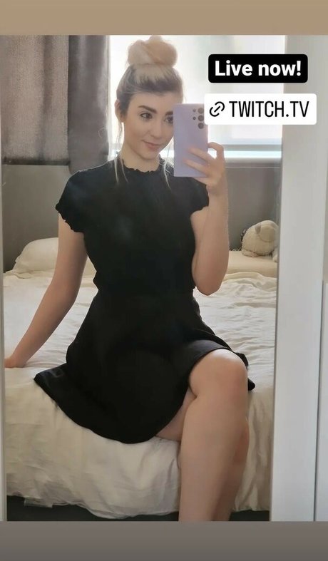 ジンジャートゥインクオンリーファンズ アート裸 写真