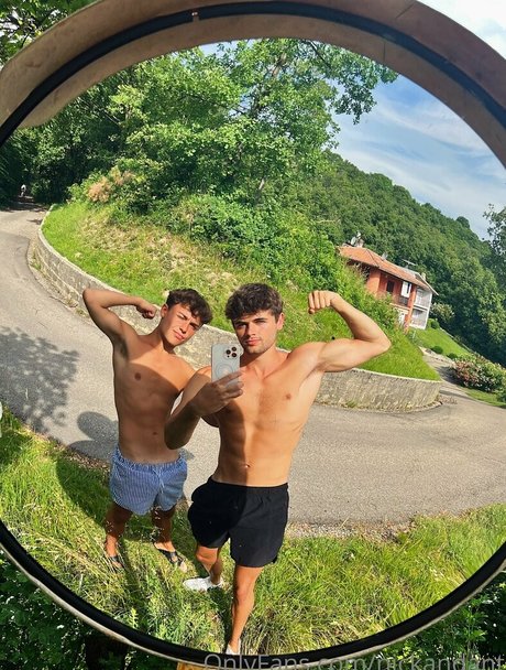 レズビアンの足OnlyFans ホットセックス 写真