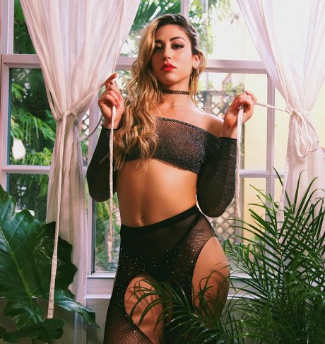 Paula Dinamicah かわいいポルノスター 写真