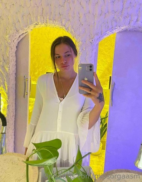 missorgaasm ポルノスター アート ギャラリー