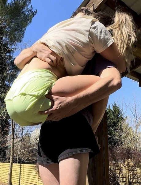 Liz Equals ASMR 完璧なモデル 写真