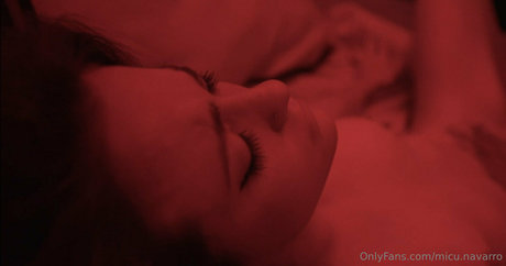 micu navarro ホット女優 写真