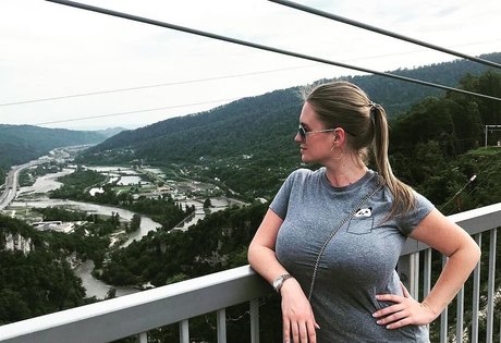 ポーグ xxx オンリーファンズ ホットセクシー 写真