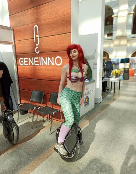 お金 オンリーファンズ 裸 写真