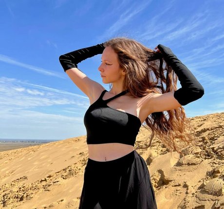 Mettaass エロティックなスター 写真