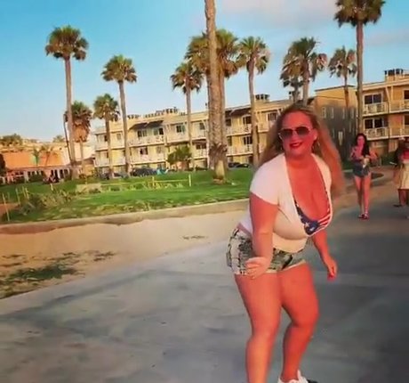 痩せたアジア人ティーン OnlyFans セクシーヌード アーカイブ