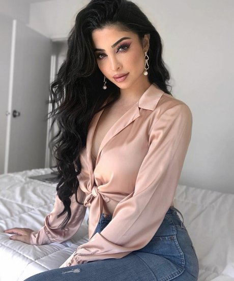 アジアンゴス オンリーファンズ アートポルノ 写真