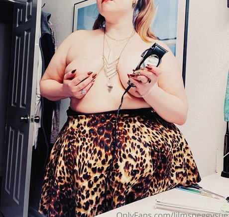 若い黒人女性オンリーファンズ ポルノ 画像