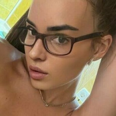 曲線美のランジェリーOnlyFans アート裸 画像