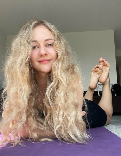 日本の女子高生OnlyFans ヌード 画像