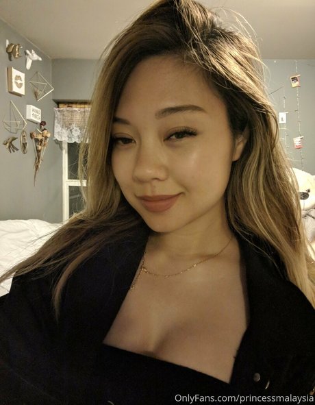 Diana Tarinova 素敵なポルノスター 写真