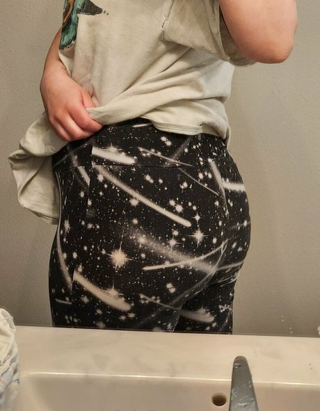 ヌード教師オンリーファンズ ホットセクシー 画像