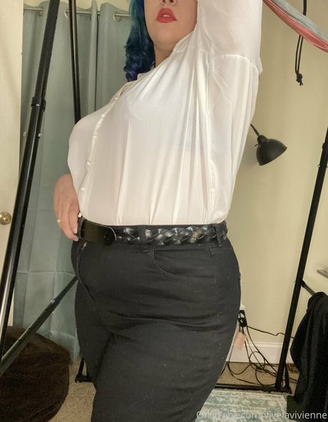 巨乳の熟女オンリーファンズ 無料セクシー ギャラリー