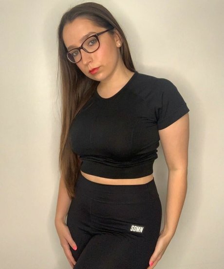 Kirsty Louise Wells ヌードのポルノスター ギャラリー