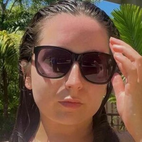 Kirsty Louise Wells ポルノスター アダルト 写真