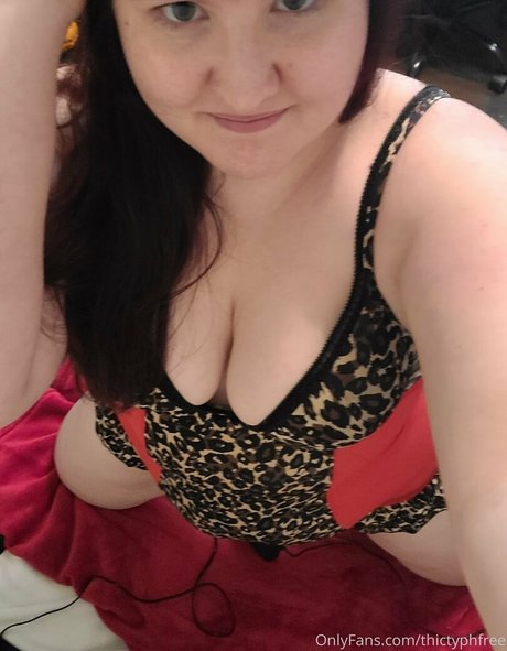 小さなオンリーファンズ ポルノグラフィック 写真