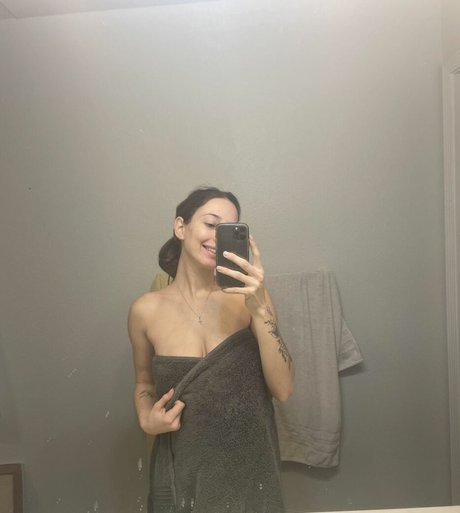 Avesfree ポルノスター HD ギャラリー