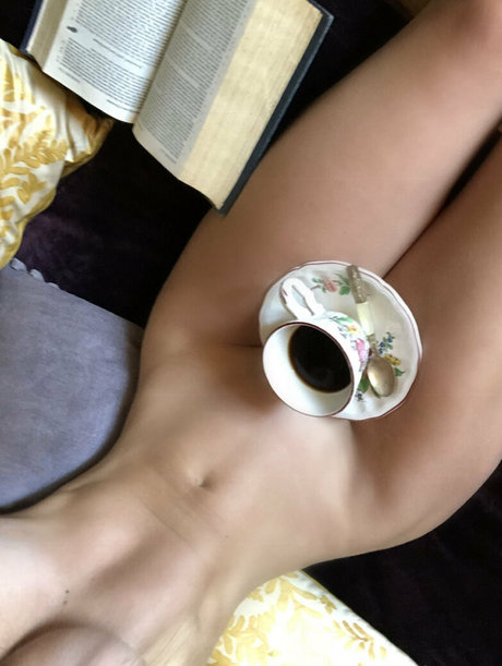 曲線美のラテン系オンリーファンズ ホットセックス 写真