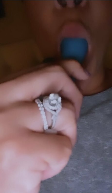 巨乳ブルネットオンリーファンズ ホットヌード ギャラリー