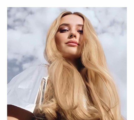 Katherine Langford 最高の女優 ギャラリー