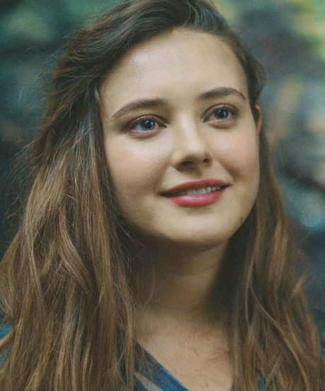 Katherine Langford ポルノスター 独占 写真