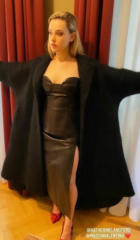 Katherine Langford スター ヌード ギャラリー