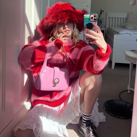 Lola Clark エロティックなモデル 写真