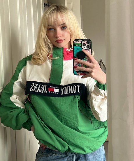 Lola Clark 裸のスター ギャラリー