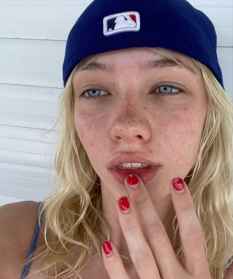 Lola Clark トップモデル 写真