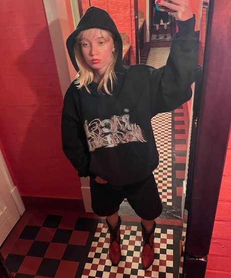 Lola Clark 可愛いモデル 写真