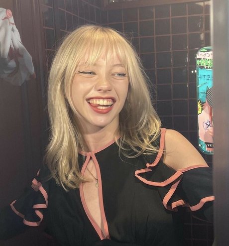 Lola Clark xxxスター 写真