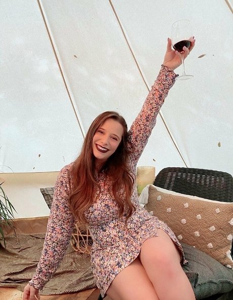 luckywithlola ポルノスター 美しい 画像