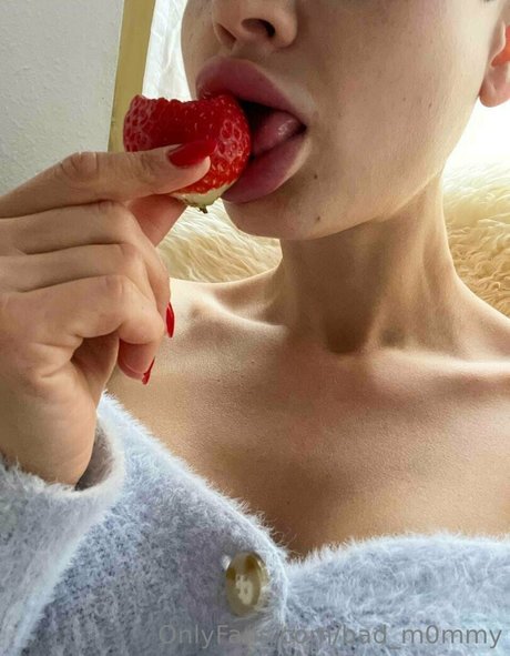 bad m0mmy xxxスター 画像