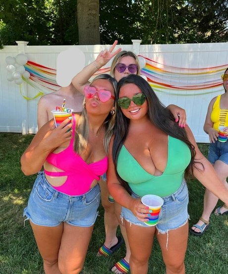 BBWシーメールオンリーファンズ エロ 画像