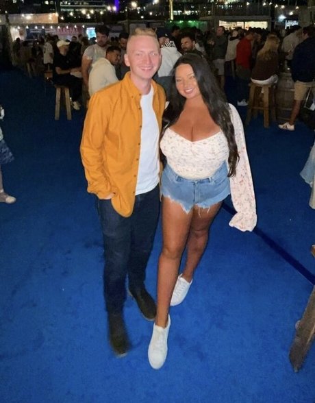 ジムガールズオンリーファンズ 無料セックス 画像