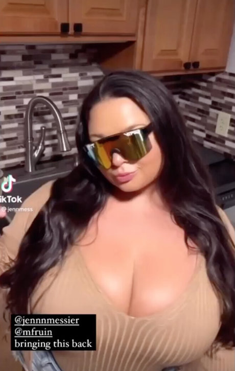 18歳のオンリーファンズ 美しいヌード 写真