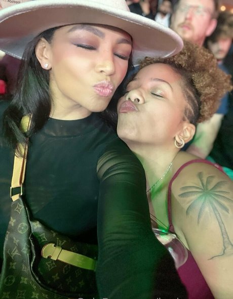 甘いおまんこオンリーファンズ ポルノ 写真