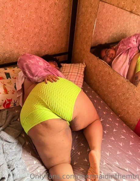 mermaidinthemtn 裸のポルノスター 写真